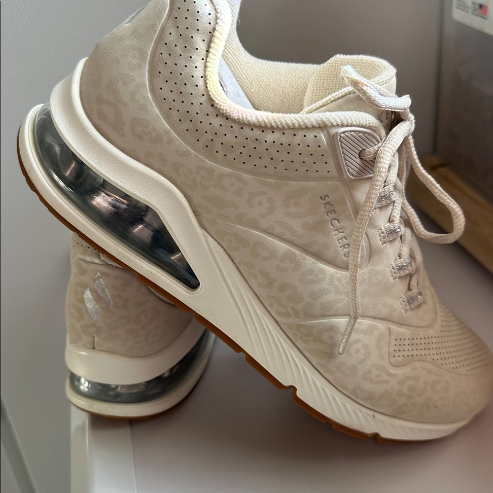 Chic Light Gray Patterned Sneakers - image 4
